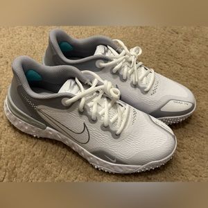 Nike Wmns Alpha Huarache Elite 3 Turf 'White Metallic Silver' size 7